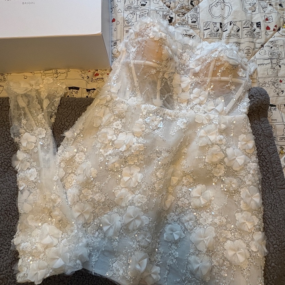 Chic White Floral Lace Mini Dress